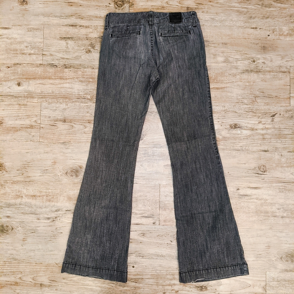 BCBG Charcoal Stretch Flare Jeans Size 25 - Picture 2 of 6